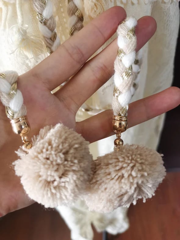 Chiara – Elegantes Kleid mit Schnürung und V-Ausschnitt für Frauen