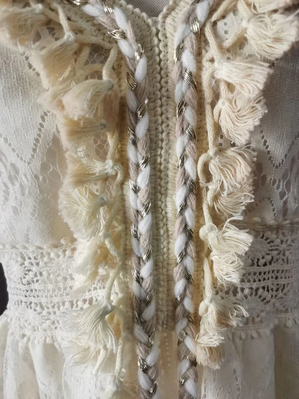 Chiara – Elegantes Kleid mit Schnürung und V-Ausschnitt für Frauen