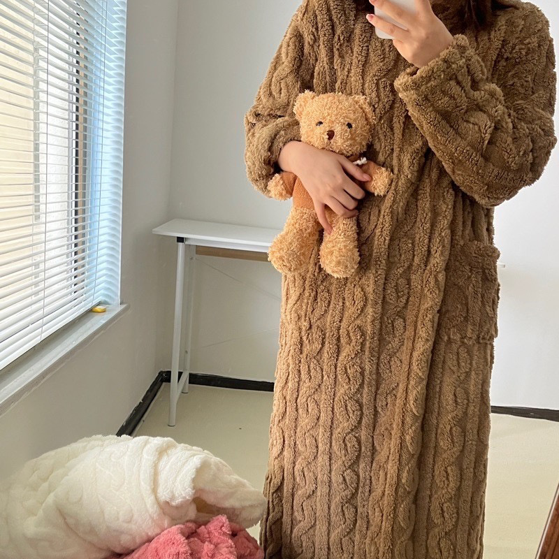 Elena – Luxuriöse Korallensamt Damen Winter-Hausmode