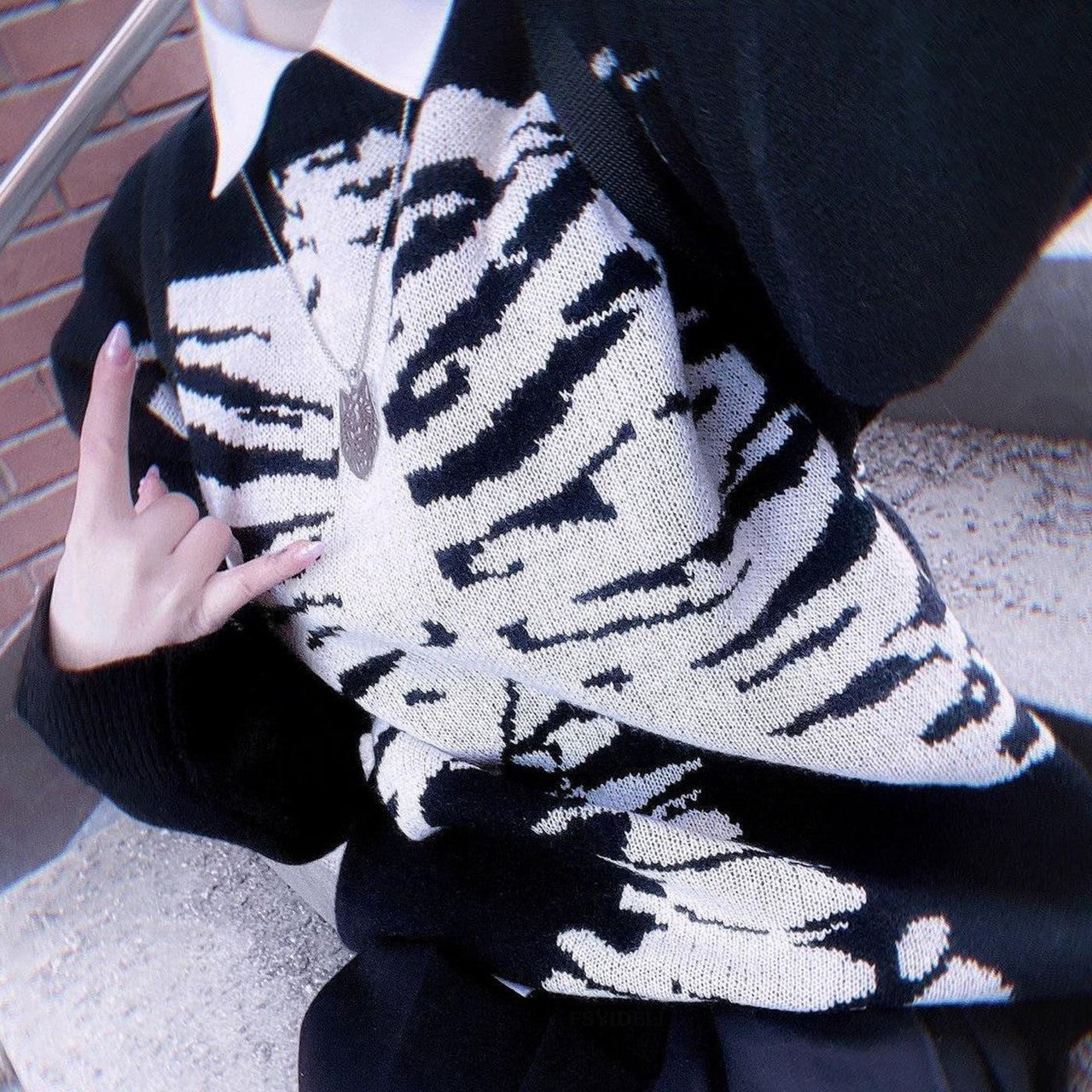 Alberta – Y2K Pullover mit Totenkopf-Print für Damen