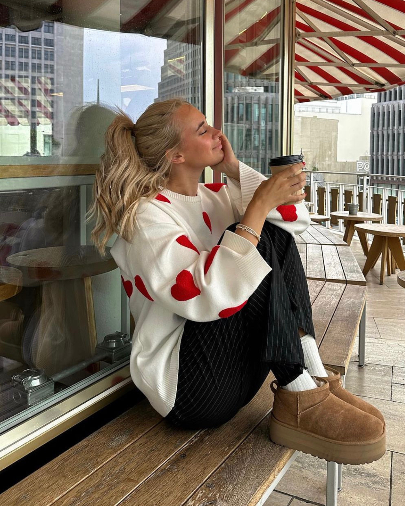 Isabella – Verspielter Oversized Damen-Strickpullover mit Herzmuster