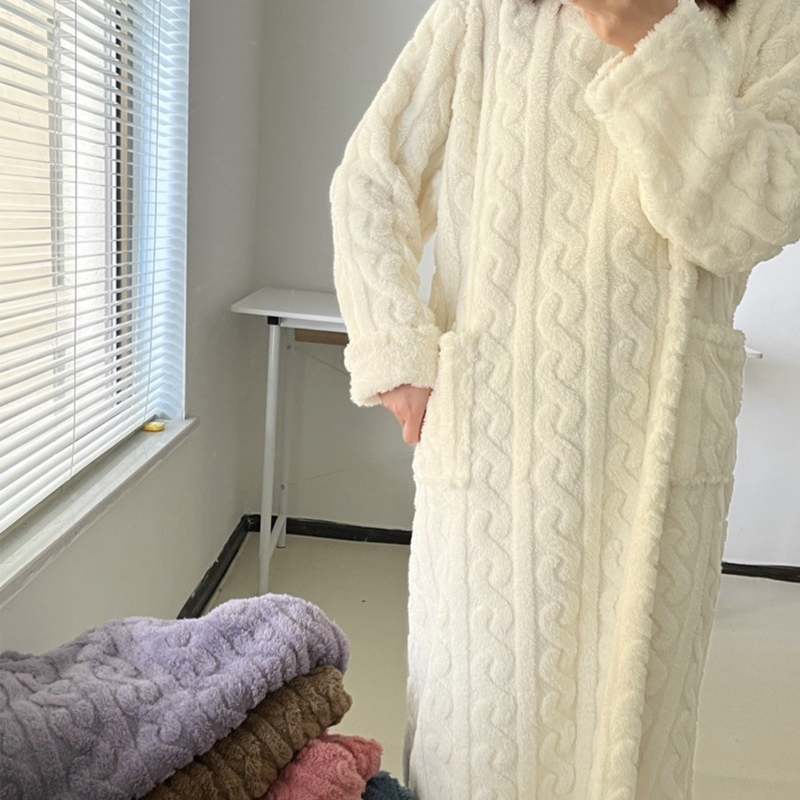 Elena – Luxuriöse Korallensamt Damen Winter-Hausmode