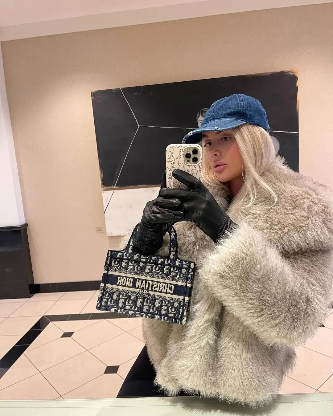 Sofia – Glamouröser Kunstpelzmantel für Damen