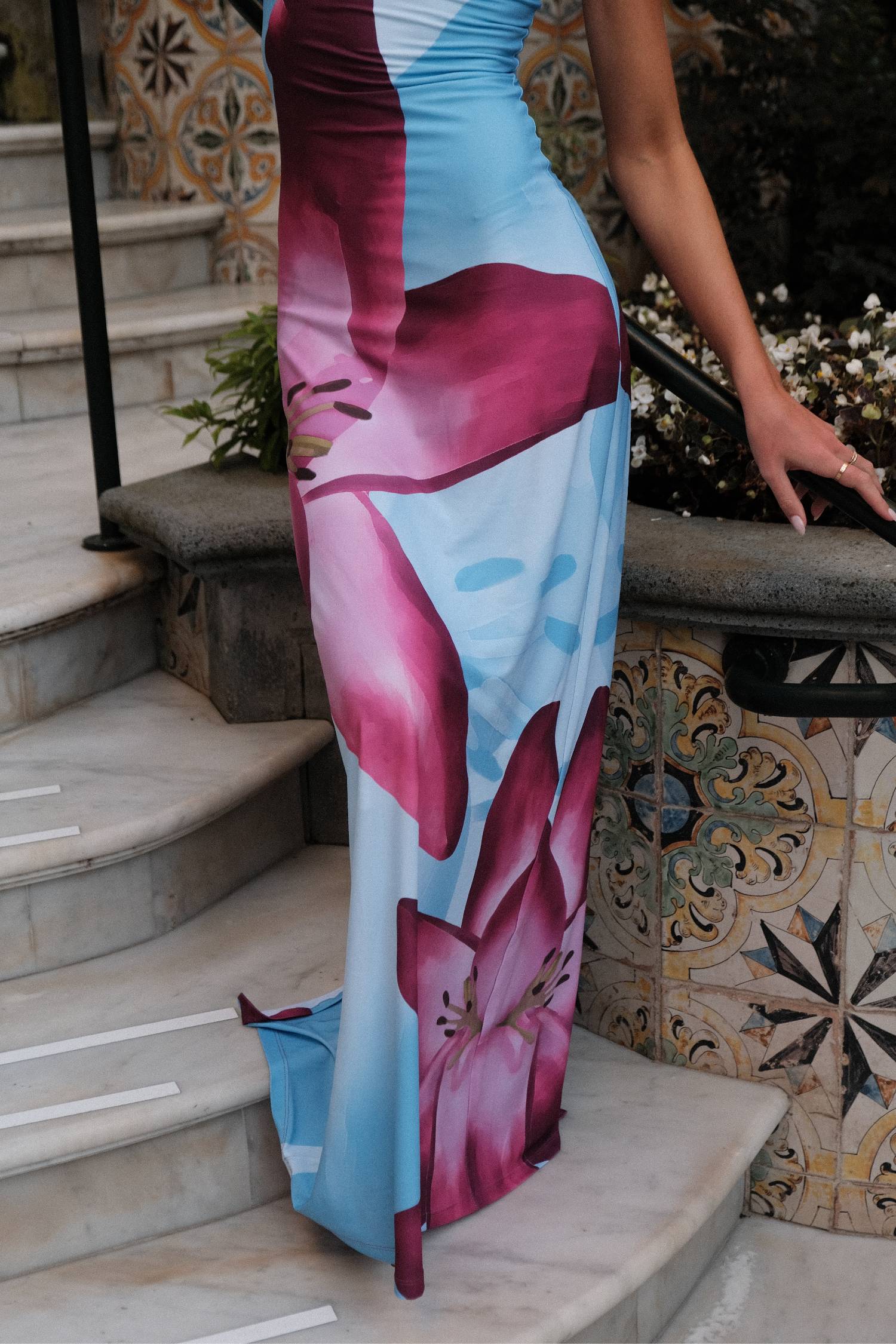 Sofia – Unterkleid für Damen mit fuchsiafarbenem Lilien-Print