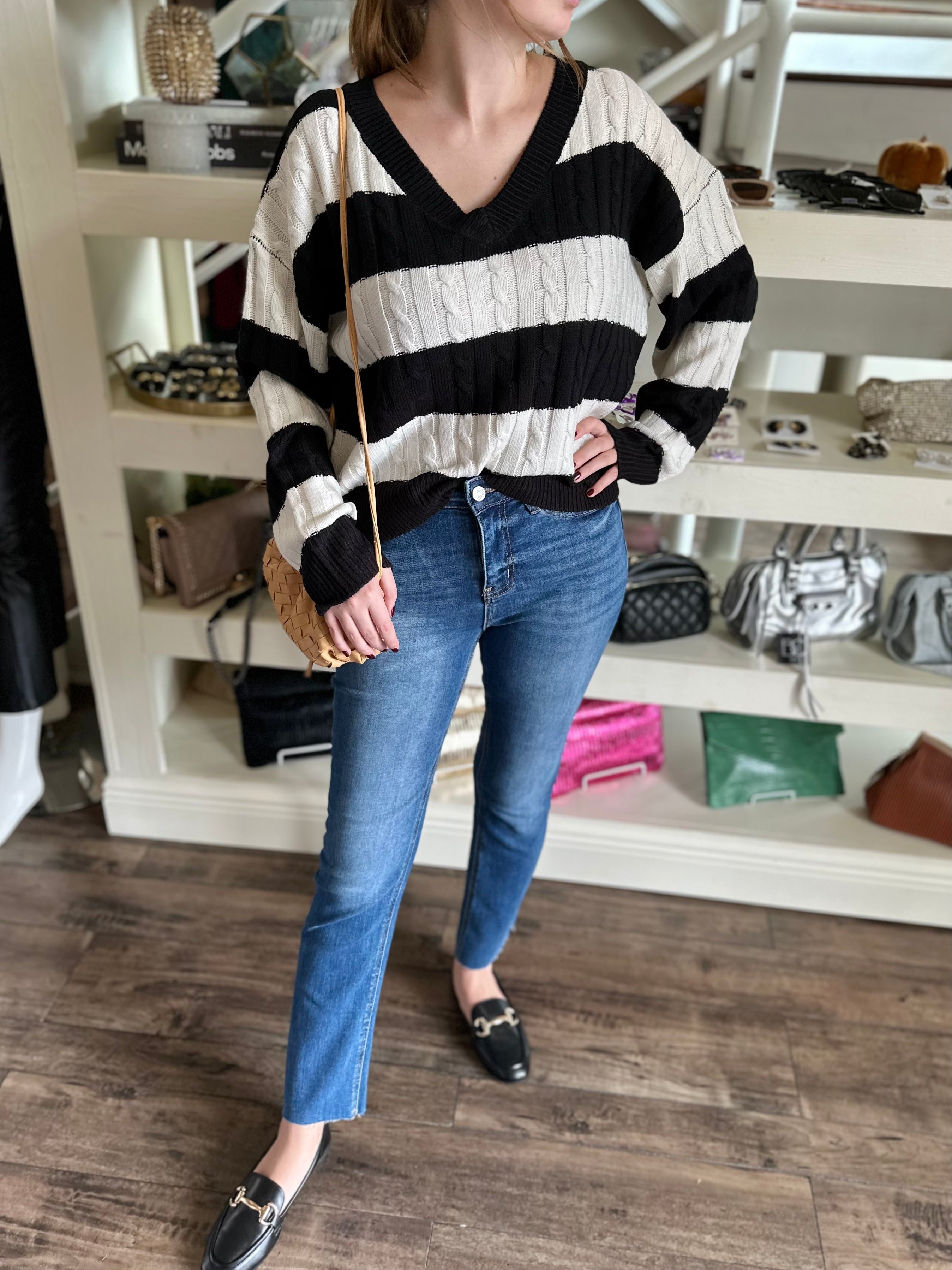 Verona – Gestreifter Damen-Strickpullover in Schwarz-Weiß