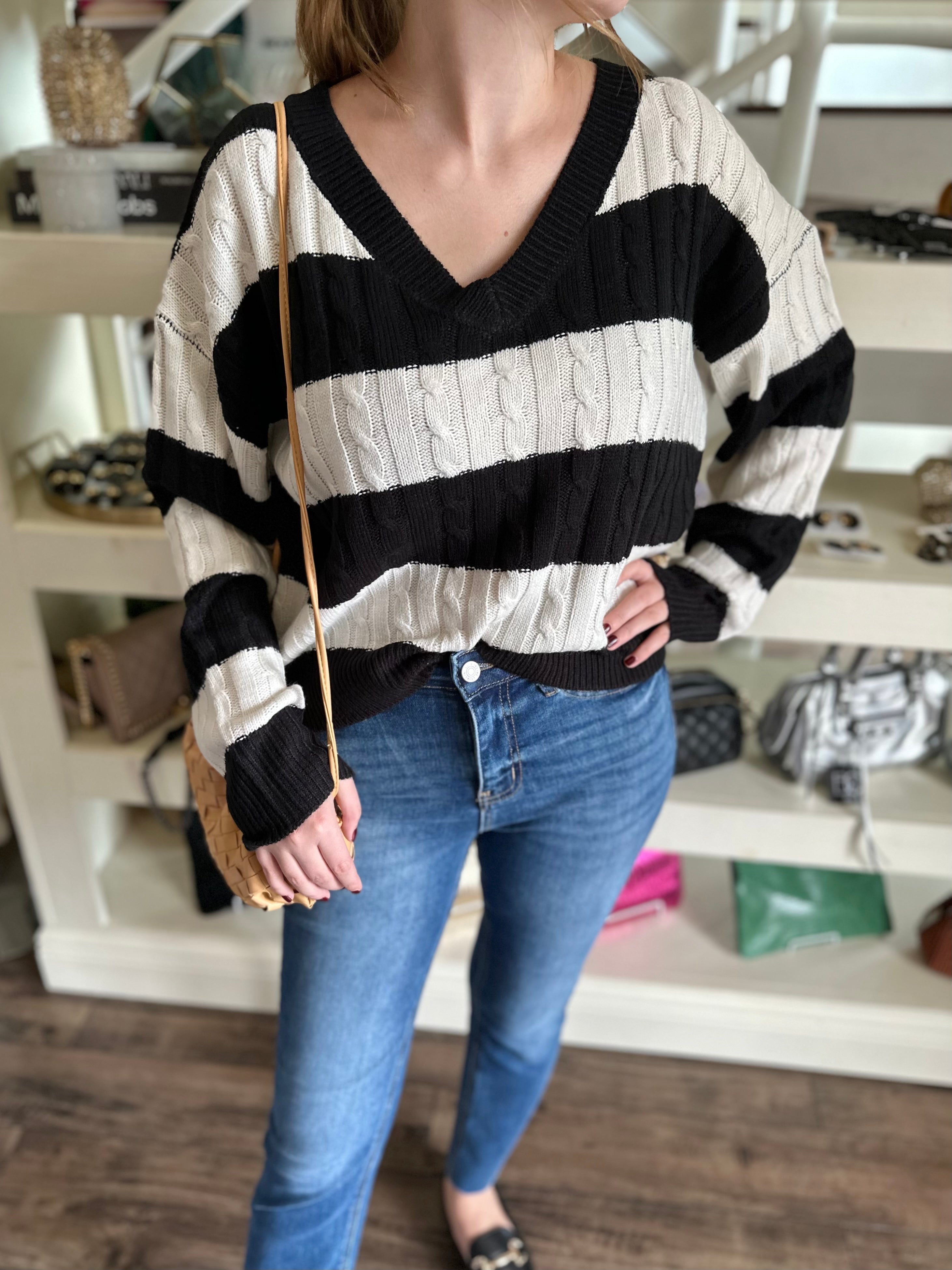 Verona – Gestreifter Damen-Strickpullover in Schwarz-Weiß