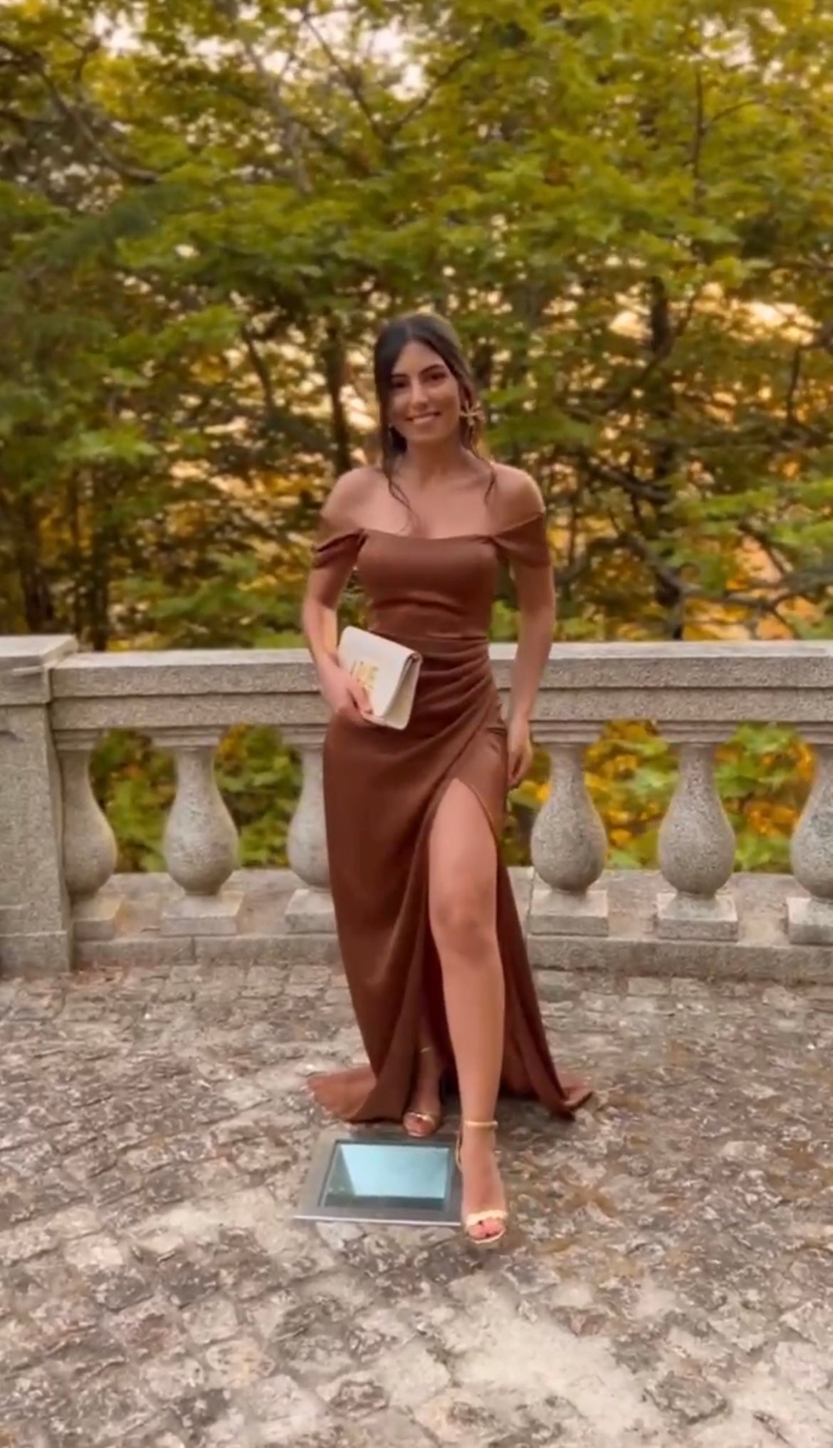 Clara – Elegantes Satin-Kleid für Damen mit Bootsausschnitt