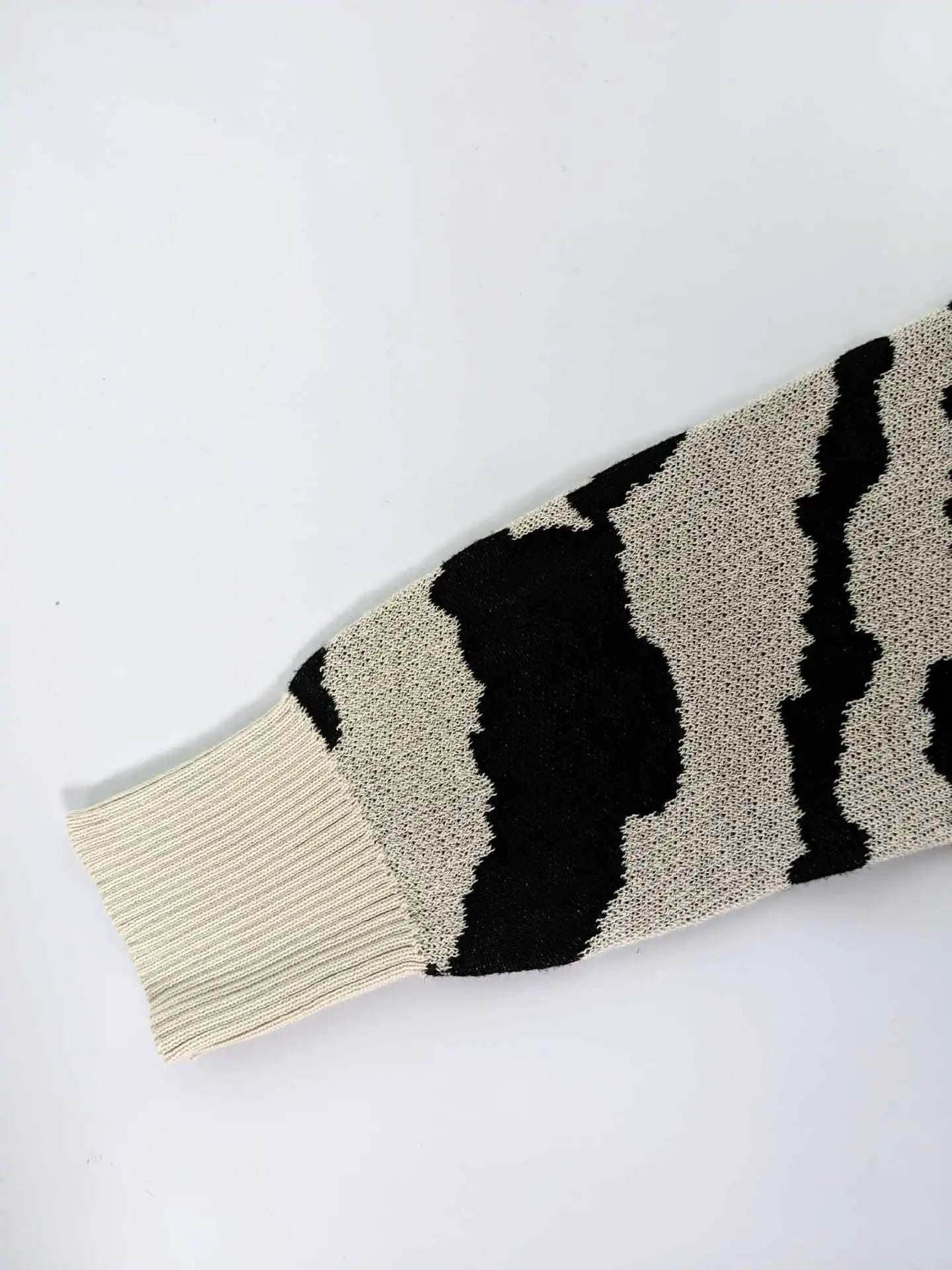 Camila – Stylischer Zebra-Print Damen Strickpullover