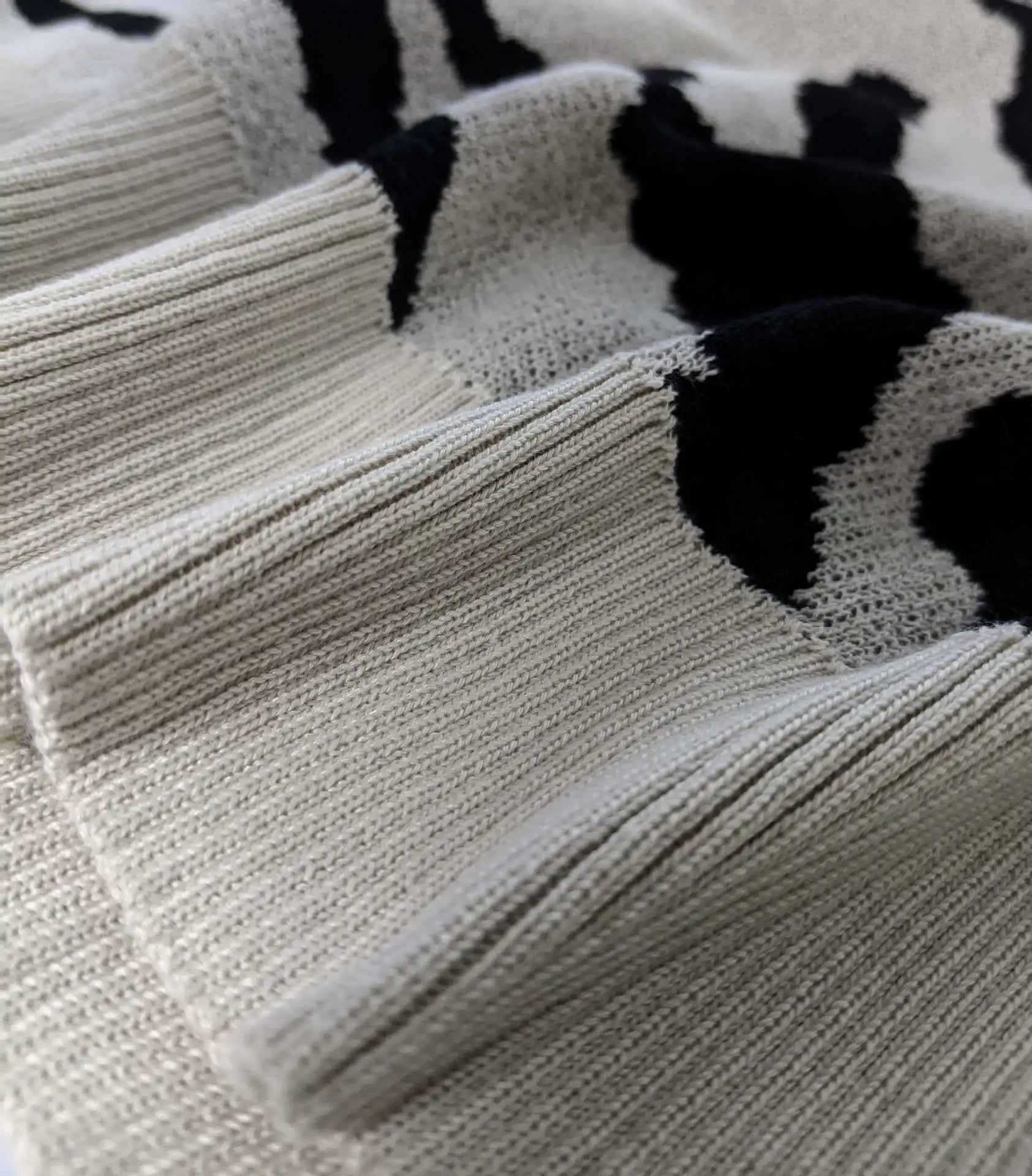 Camila – Stylischer Zebra-Print Damen Strickpullover