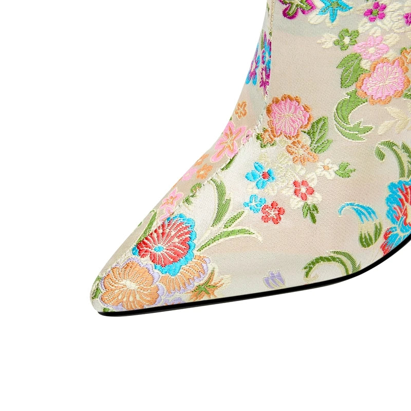 Amélie – Bestickte Damen-Stiefeletten mit Absatz