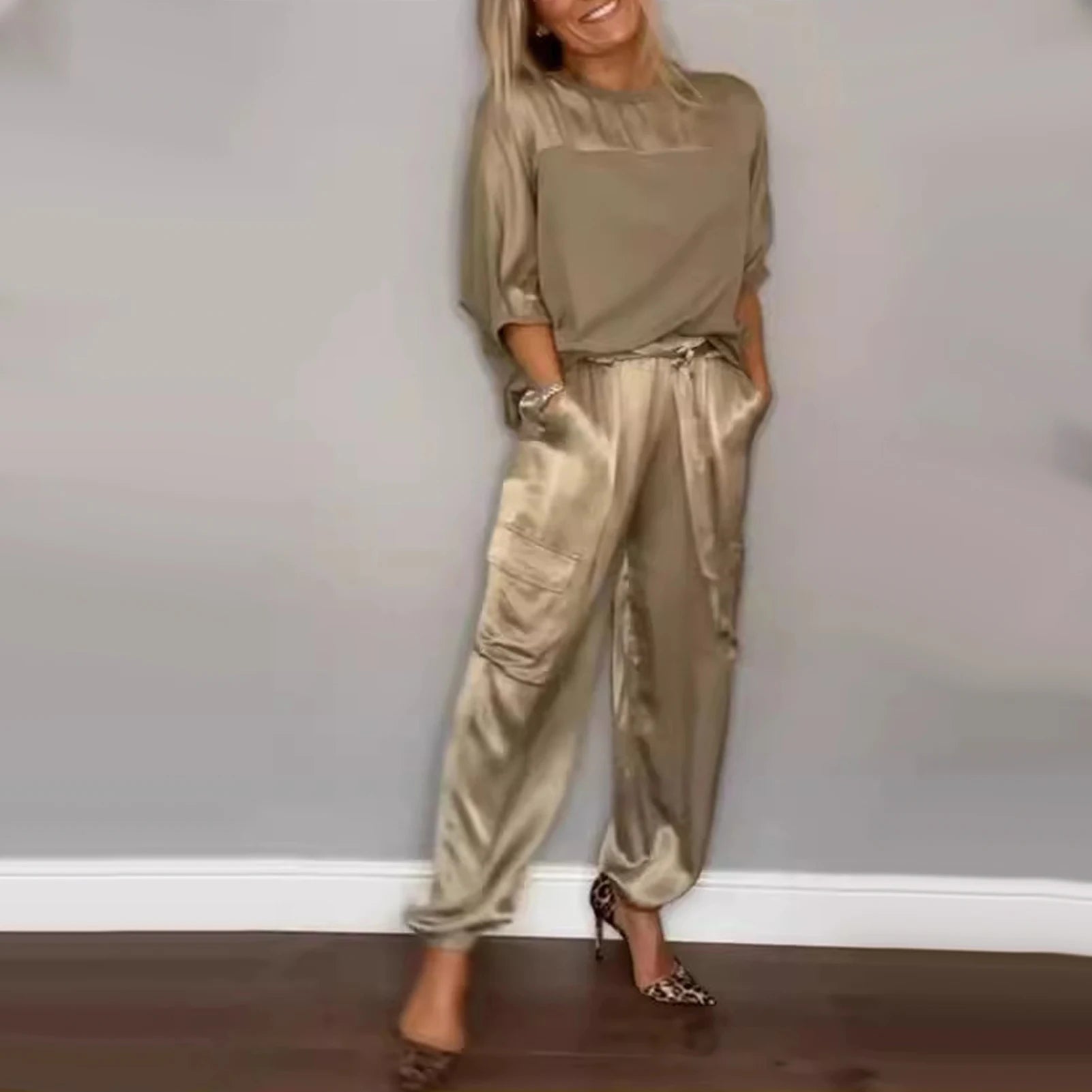 Juliette – Elegantes Satin-Zweiteiler mit Bindegürtel