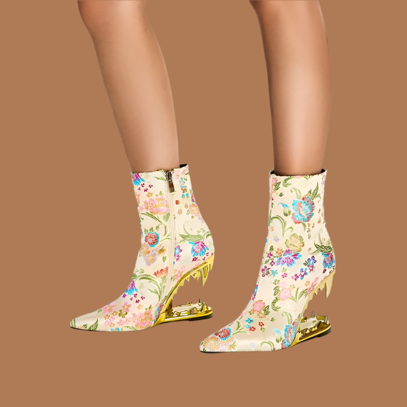 Luna – Damen Stiefel mit besticktem Blumenmuster und Wolfszähnen