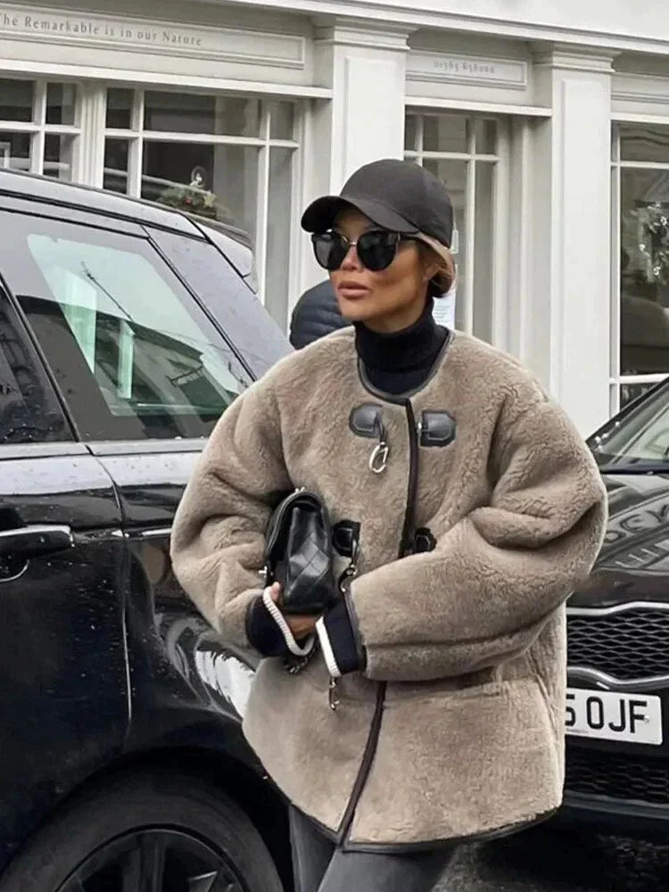 Sofia – Eleganter Damen-Fauxpelzmantel