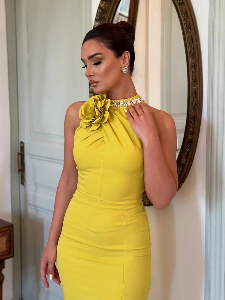 Elena – Glamouröses Damenabendkleid mit 3D-Blumen