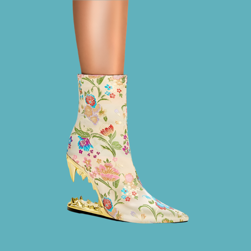 Luna – Damen Stiefel mit besticktem Blumenmuster und Wolfszähnen