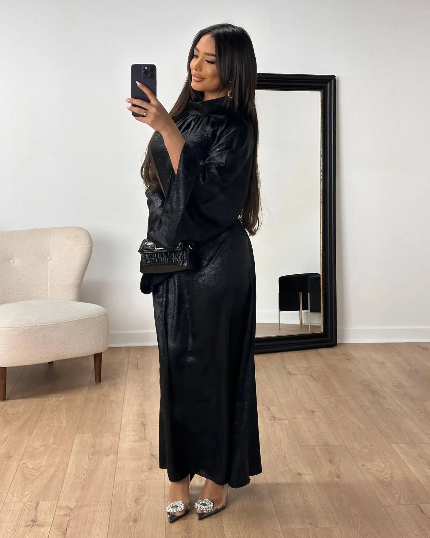 Layla – Elegante Satin-Abaya mit Pagodärmeln für Damen