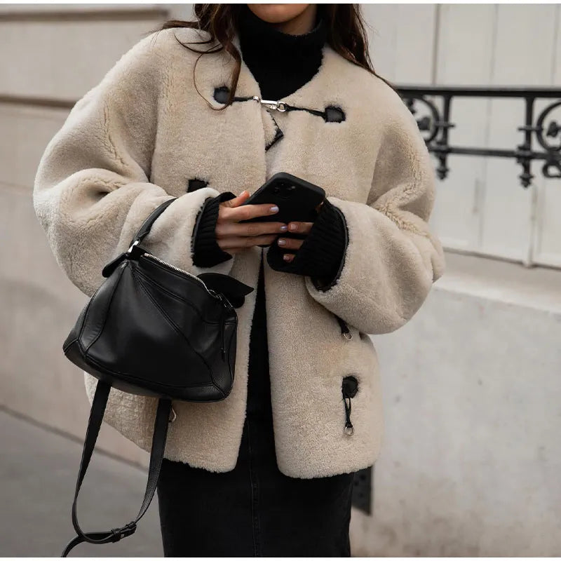 Sofia – Eleganter Damen-Fauxpelzmantel