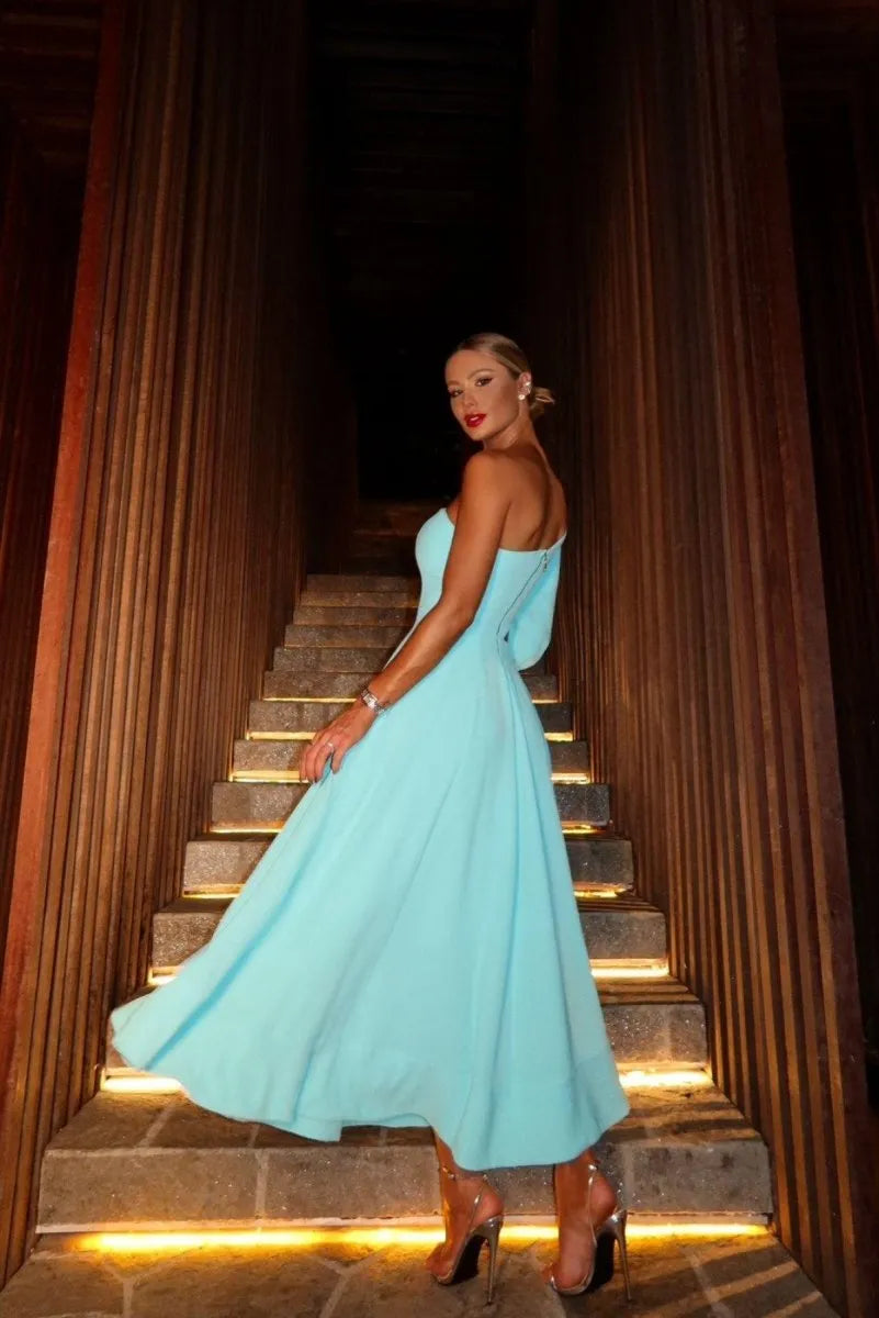 Sofia – Midi-Kleid mit Blumen-Ausschnitten