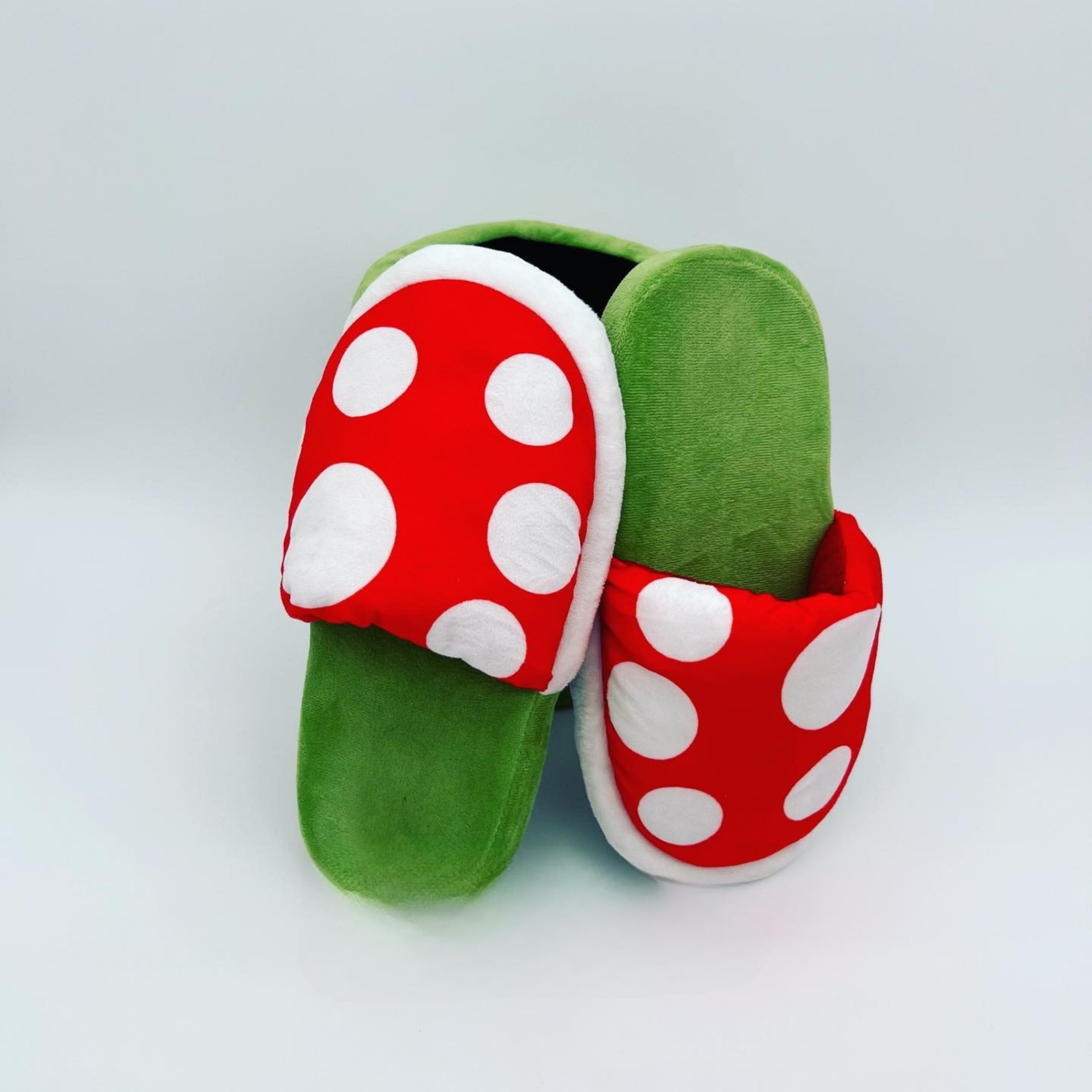 Giorgia – Flauschige Piranha-Pflanzen Hausschuhe für Damen