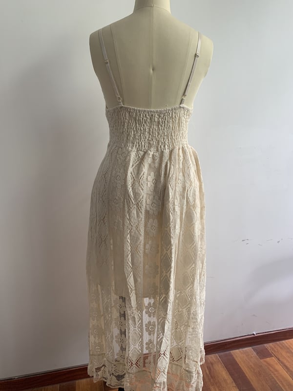 Chiara – Elegantes Kleid mit Schnürung und V-Ausschnitt für Frauen