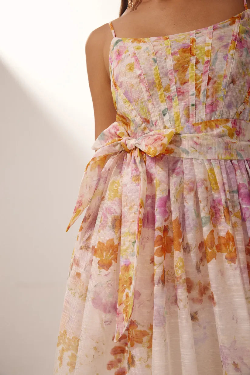 Carina – Midikleid mit Blumenmuster für Damen.