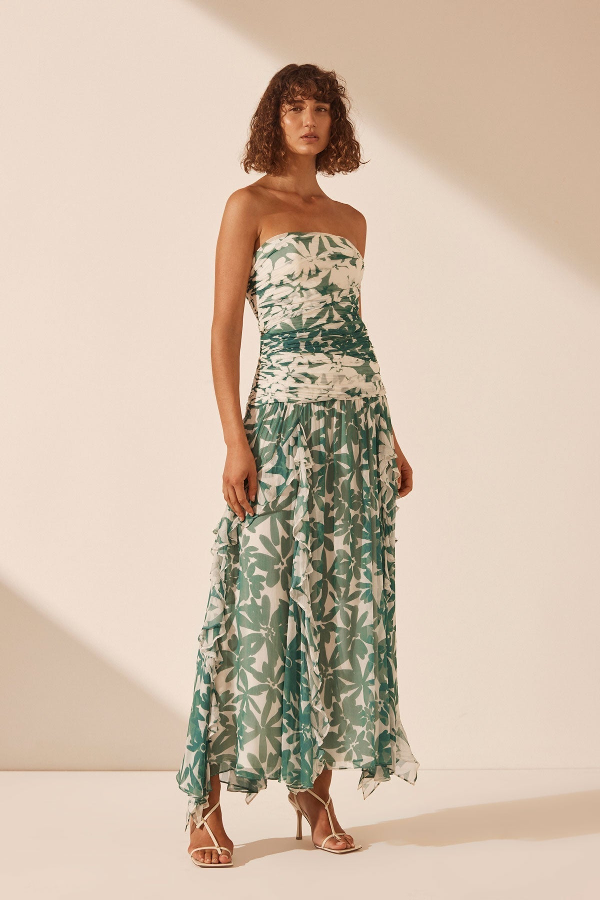 Elena – Fließendes Maxi-Kleid mit Raffung und Volantrock