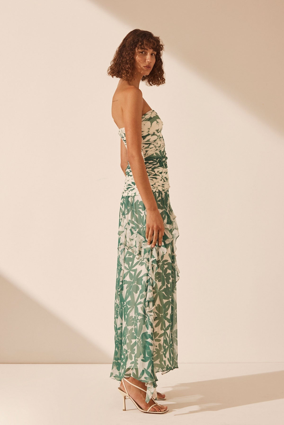 Elena – Fließendes Maxi-Kleid mit Raffung und Volantrock