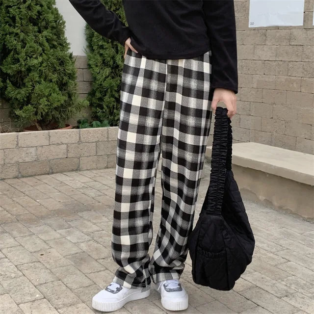 Francesca – Gemütliche Damenhose im Karo-Look