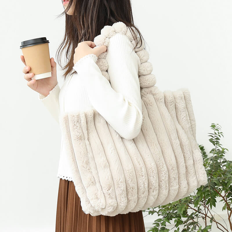 Amelia – Plüschige Damen Schultertasche
