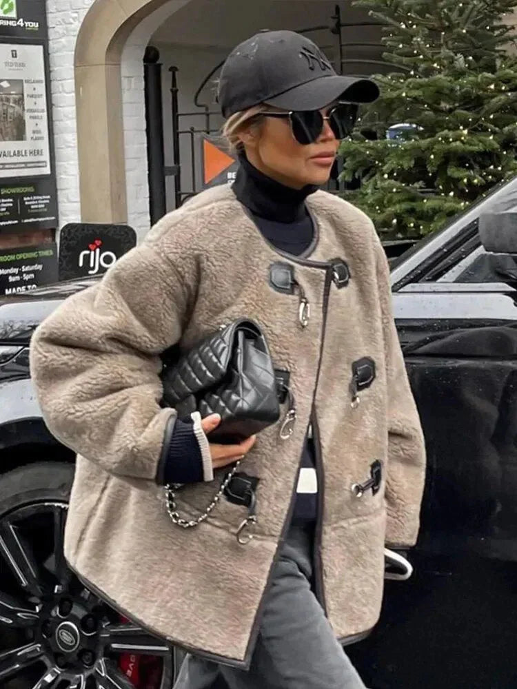 Sofia – Eleganter Damen-Fauxpelzmantel