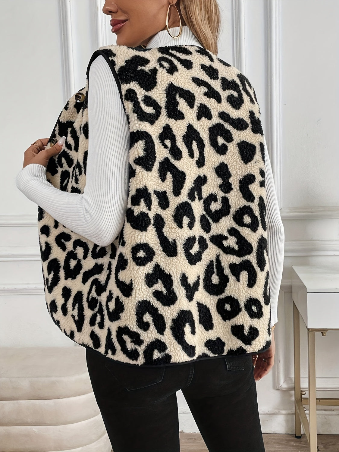 Giulia – Leopard Button-Up Sherpa Weste für Damen