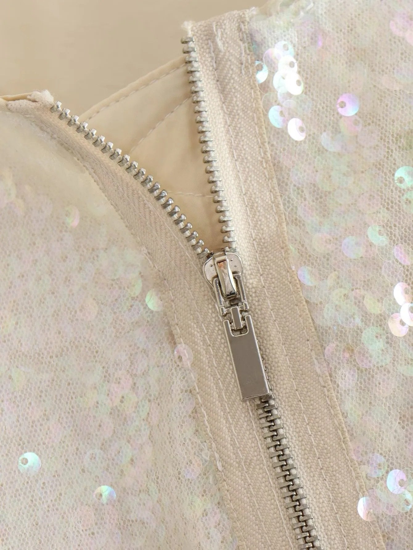 Léonie – Elegante Bomberjacke mit Glamour