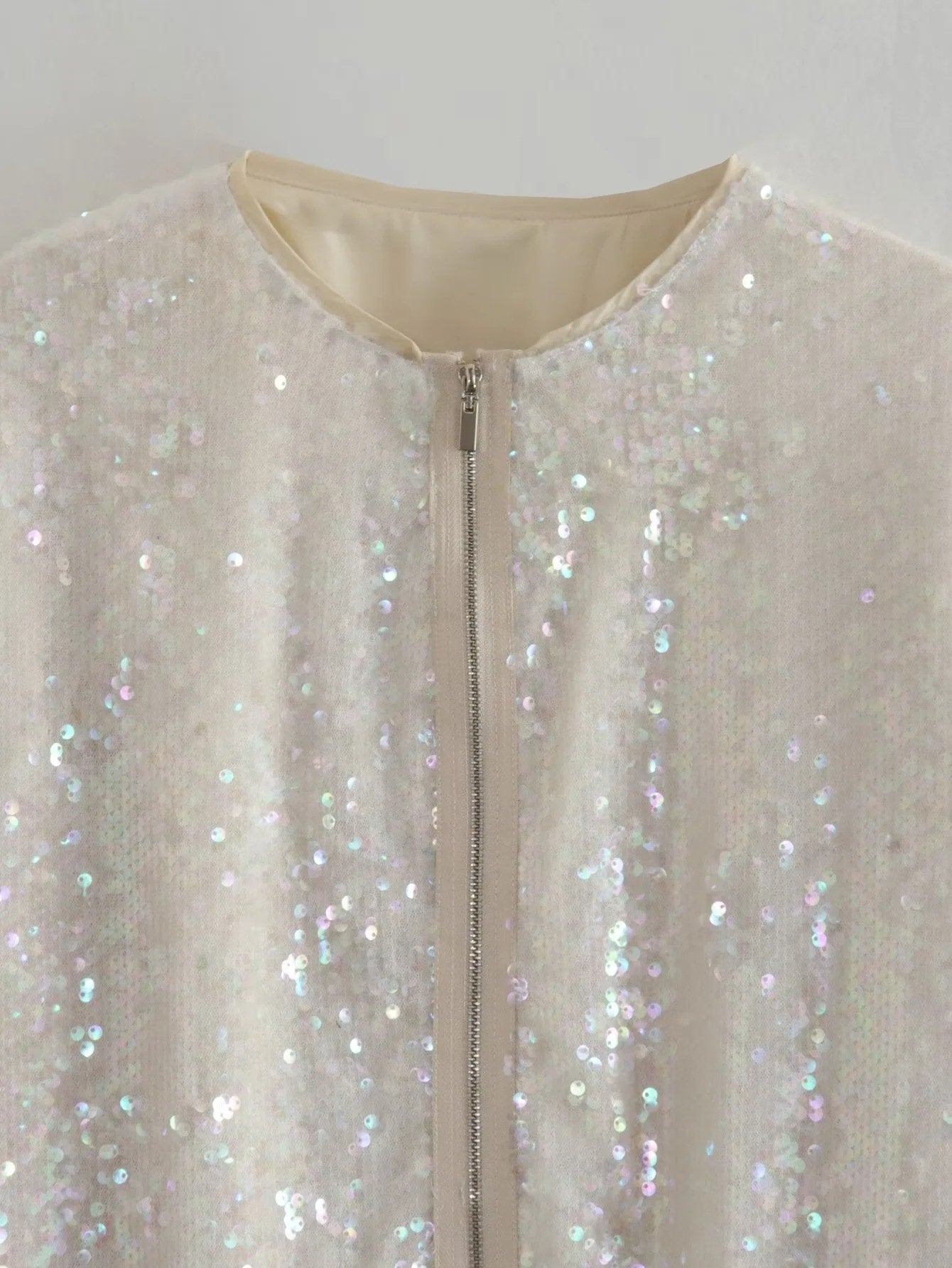 Léonie – Elegante Bomberjacke mit Glamour